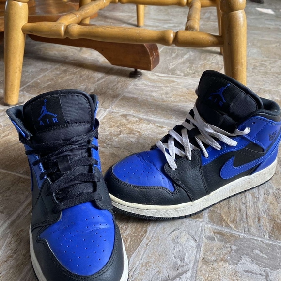 Jordan 1's - Picture 3 of 4